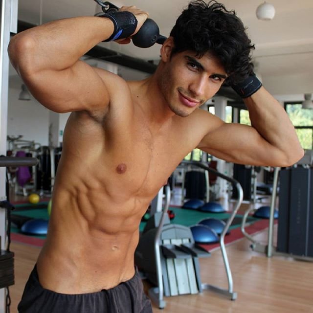 Copertina: il fitnes model e personal trainer Fabio MarraCopertina: il  fitnes model e personal trainer Fabio Marra - Starpeoplenews