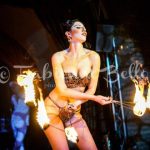 Copertina: La Burlesque Performer e modella Black Bijou